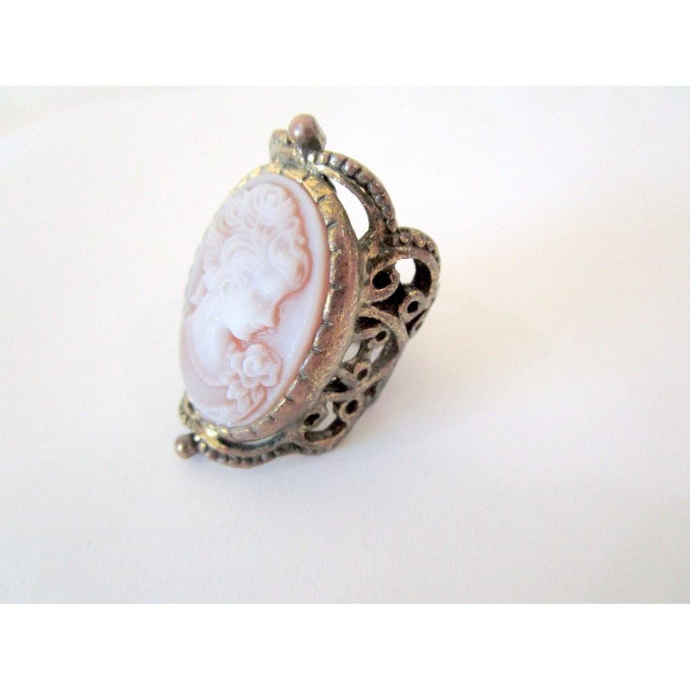 Vintage Pink Cameo Ring Size 7 Woman Wearing Pearls Floral 1.5' Long - Picture 3 of 6